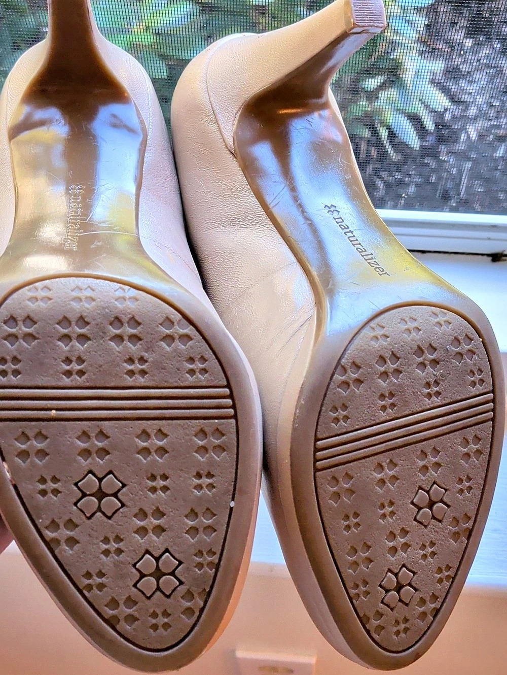 Naturalizer Round Toe Pumps - Picture 3 of 6